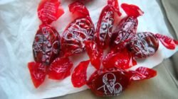 "Suka beli snack impor di e-commerce? Hati-hati, 5 produk populer seperti Milo Cube hingga bubuk keju ini ternyata sering ditemukan ilegal. Cek daftarnya di sini!"