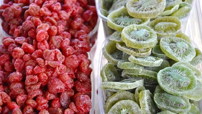 "Tidak semua buah bikin awet muda. Ketahui 5 jenis buah yang ternyata bisa mempercepat penuaan dini karena kandungan gulanya yang tinggi dan memicu kerusakan kolagen."