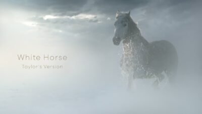 "Sedang butuh teman menangis? Simak rekomendasi 5 lagu galau Taylor Swift terbaik, termasuk White Horse, yang liriknya dijamin bikin baper dan mewakili perasaanmu."