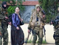 Berjubah Dosen, Bersenjata AKS-74: Kisah Olga Kulygina, Mata-Mata Rusia yang Menyusup Sebelum Perang Pecah