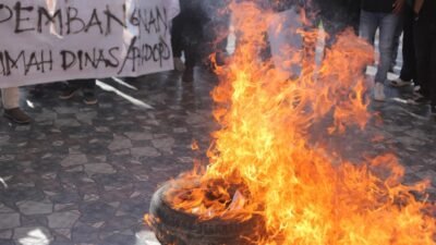 "Aksi-Mempawah-Rumah-Dinas-Bupati-Pendopo"