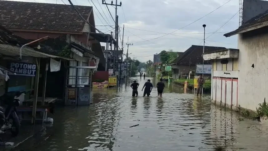 Banjir yang merendam Kecamatan Balongpanggang dan Kecamatan Benjeng di Kabupaten Gresik, Provinsi Jawa Timur, Minggu (21/12). (BPBD Kabupaten Gresik)