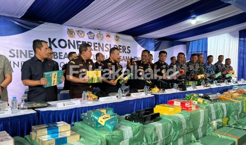 "Bea-Cukai-Kalbar-Rokok-Ilegal-TNI-AL"