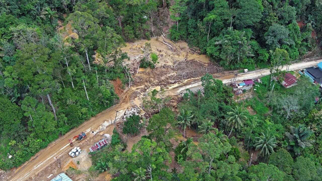 Bencana banjir Sumatera tewaskan 536 orang. Bareskrim Polri ungkap data 1.517 tambang ilegal di Indonesia, Sumut terbanyak dengan 396 titik aktivitas.