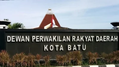 KPK soroti pengelolaan Pokir DPRD Kota Batu agar tidak jadi ajang bagi-bagi jatah. Wali Kota Nurochman berkomitmen tindak lanjuti rekomendasi pencegahan korupsi.
