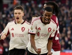 Akhirnya! Strikter Termahal di Liga Inggris Alexander Isak Cetak Gol Perdana, Lega Bawa Kemenangan Liverpool 2-0