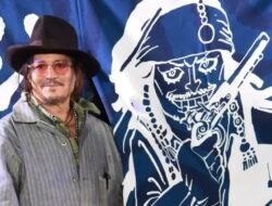 Johnny Depp Terima Hadiah di Tokyo Comic Con 2025