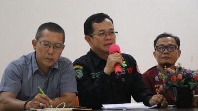 Kepala Dinas Kesehatan dan KB, Achmad Hardin saat konfrensi pers, Rabu (10/12/2025) (Dok. Ist)