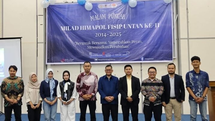 Malam Puncak Milad ke-11 HIMAPOL FISIP Untan yang dihadiri oleh anggota DPRD Kalbar, Zulfidar, dan inisiator organisasi, Firdaus, di Aula Wakil Wali Kota Pontianak, Sabtu (30/11/2025).