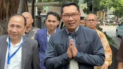 Mantan Gubernur Jabar Ridwan Kamil diperiksa KPK terkait dugaan korupsi iklan Bank BJB. Kang Emil tegaskan siap kooperatif demi transparansi hukum.