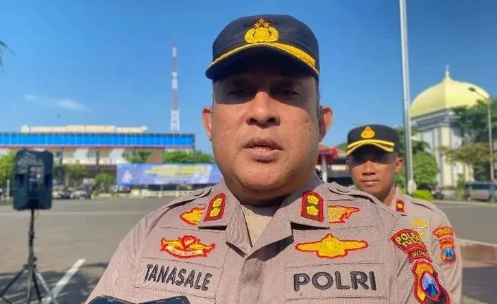 Polda Jatim resmi mencopot Kapolres Tuban AKBP William Tanasela terkait dugaan pungli dan potong anggaran operasional.