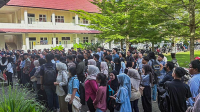 Putra Putri Kalimantan Barat antusias menghadiri walk in interview Kawasan Industri Pulau Penebang (KIPP) di Universitas OSO. Lebih dari 200 peserta antusias mencari peluang ke jenjang karier yang menjanjikan.