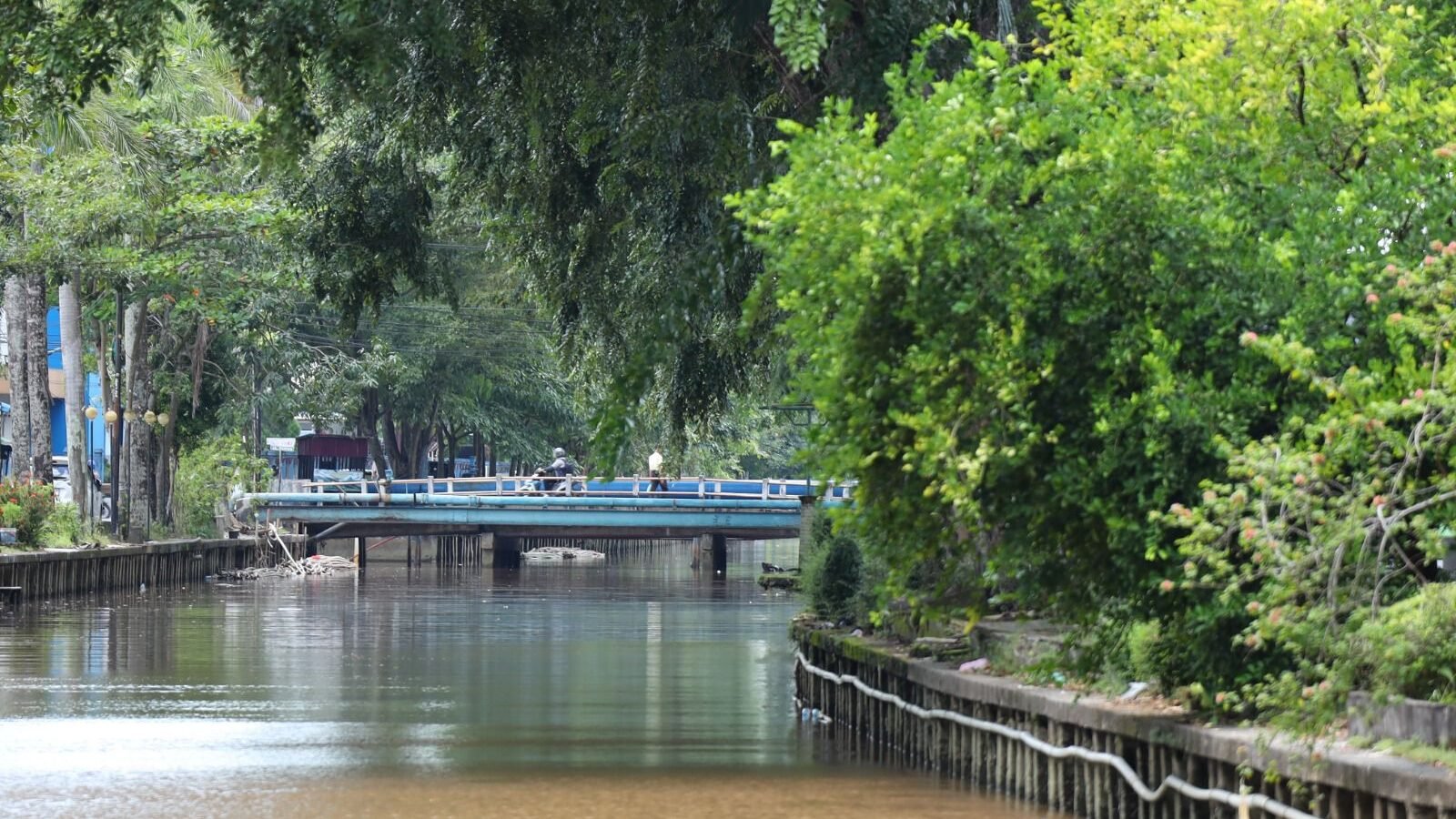 Kondisi air pasang mengakibatkan sejumlah titik mengalami genangan