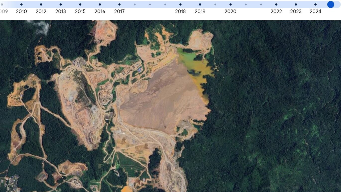 Tangkapan layar kondisi hutan di Sumatera via Google Earth yang diunggah warganet.