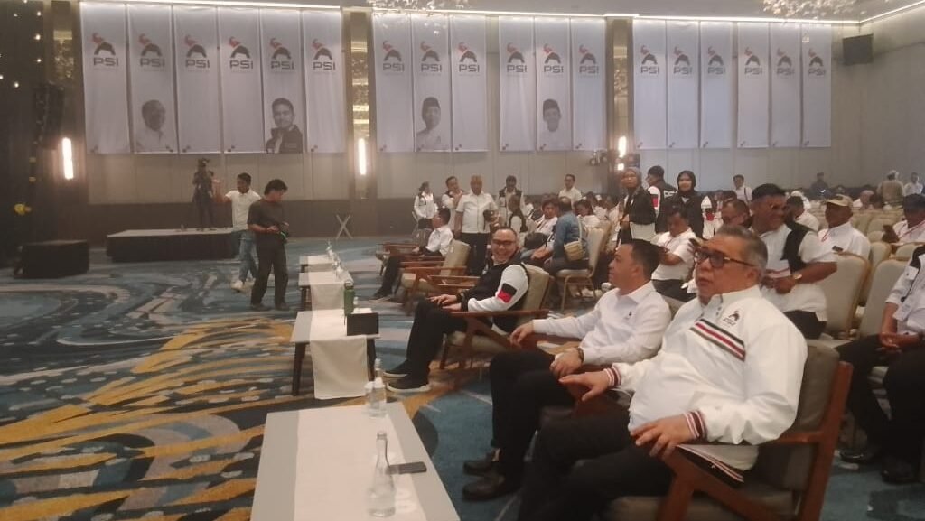 "Ketua Harian PSI Ahmad Ali merespons bencana di Aceh dan Sumut. Ia menekankan pentingnya kolaborasi dan tidak membebankan penanganan bencana hanya kepada pemerintah pusat."