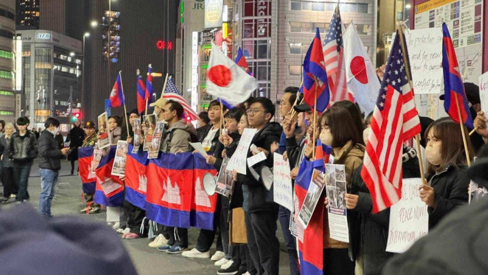 Lebih dari 1.000 warga Kamboja dan Jepang menggelar aksi damai di Tokyo, mendesak penghentian tindakan militer Thailand terhadap Kamboja, Minggu (14/12/2025). (Dok. HO/Faktakalbar.id)