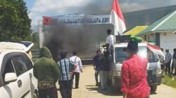 Suasana aksi protes yang dilakukan oleh warga di depan area perusahaan PT Kalimantan Kelapa Jaya di Desa Nusapati, Kecamatan Sungai Pinyuh, Rabu (10/12/2025).