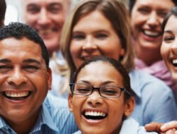 Terlalu Bahagia Bisa Berbahaya? Ini Penjelasan Ilmiah Mengapa Emosi Positif Kerap Menumpulkan Logika