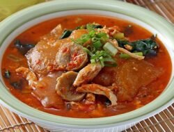 Daripada Banting Piring, Ini 4 Alasan Ilmiah Kenapa Makan Pedas Ampuh ‘Adempi’ Emosi