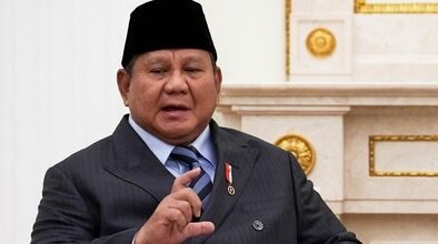 "Prabowo instruksikan pembangunan lumbung pangan hingga tingkat desa. Kebijakan ini dinilai ambisius dan berpotensi membebani daerah tanpa peta jalan jelas."