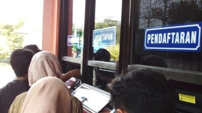 Antrean saat membayar pajak motor. (Dok. Ist)