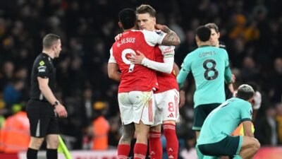 Arsenal Menang Dramatis 2-1 Atas Wolves Berkat Gol Bunuh Diri