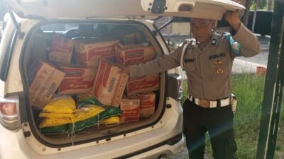 "BMKG peringatkan potensi banjir rob dan cuaca ekstrem di Kayong Utara hingga akhir pekan. Bantuan logistik mulai didistribusikan ke wilayah terdampak. "