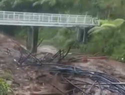 Hujan Deras Picu Banjir Bandang di Guci Tegal, Area Wisata Pancuran 13 Ditutup Sementara