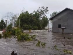 Dampak Badai Siklon, Banjir Rob di Teluk Pakedai Rendam Empat Desa