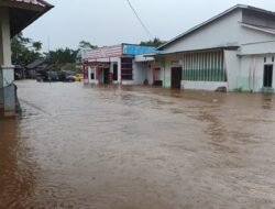 Hujan Deras dan Pasang Laut, Banjir Rob Terjang 12 Kecamatan di Kabupaten Sambas