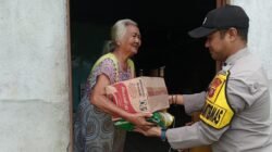 "Hujan ekstrem dan banjir rob mengisolasi sebagian warga Sukadana, Kayong Utara. Bantuan logistik mulai didistribusikan door-to-door menyasar lansia dan warga kepulauan."