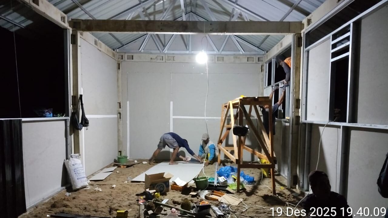 Rumah contoh hunian sementara (huntara) di Desa Sibalanga, Kecamatan Adian Koting, Kabupaten Tapanuli Utara