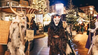 "Bosan dengan cerita manis Natal? Di Austria, ada tradisi unik Krampus yang siap menghukum anak nakal. Simak kisah seram namun seru di balik Krampusnacht."