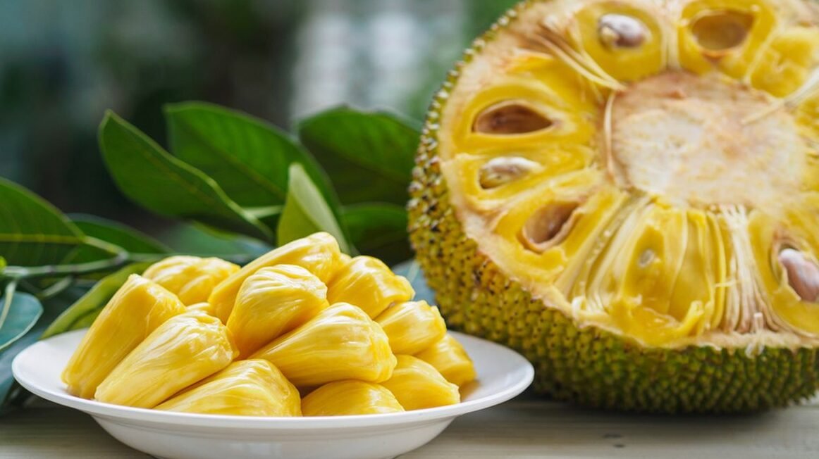 "Bosan makan sayur tapi butuh asupan magnesium? Simak daftar 6 buah lezat ini, mulai dari alpukat hingga pisang, yang ampuh atasi kram dan lelah."