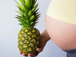 Waspada Demi Si Kecil: 5 Jenis Buah yang Sebaiknya Dibatasi atau Dihindari Selama Kehamilan