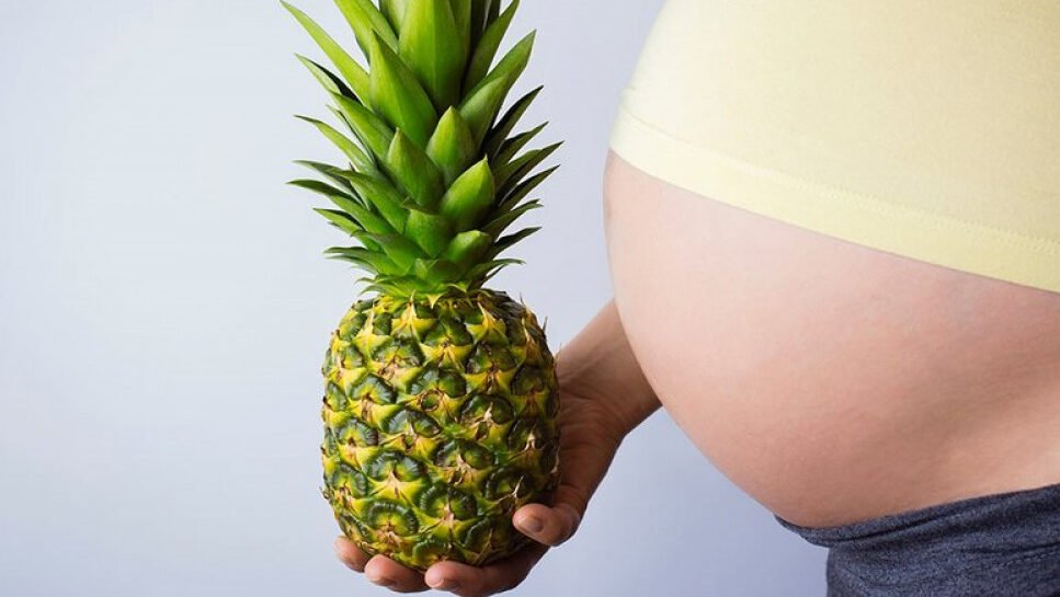"Waspada, tidak semua buah aman untuk janin. Simak 5 jenis buah yang sebaiknya dihindari atau dibatasi ibu hamil, mulai dari nanas hingga durian."