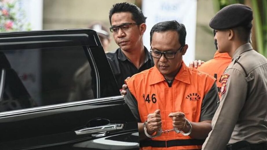 KPK soroti kasus Bupati Lampung Tengah Ardito Wijaya. Lemahnya rekrutmen parpol dan tingginya biaya politik picu kepala daerah korupsi demi balik modal.