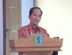 Bupati Sintang Harapkan Guru Pendidikan Agama Kristen Mendidik Siswa dengan Kasih Sayang