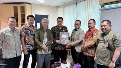 Bupati Kubu Raya Sujiwo melakukan kunjungan kerja ke Ditjen Bina Pembangunan Daerah Kemendagri Jakarta untuk bahas program LSDP pengelolaan sampah. (Dok. HO/Faktakalbar.id)