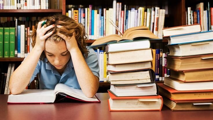 Kelelahan luar biasa dan kehilangan motivasi di tengah tumpukan tugas, salah satu sinyal kuat tubuh mengalami burnout. (Dok. Randi Faris/Corbis)