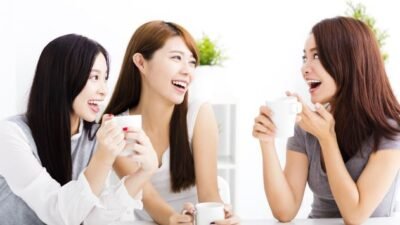 "Sering dianggap mustahil, ternyata extrovert juga bisa menerapkan slow living! Simak tips menyeimbangkan jiwa sosial yang aktif dengan ketenangan batin di sini."