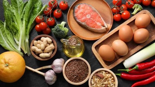 "Jangan tunggu sakit baru peduli. Simak 7 cara menjaga kesehatan ginjal yang mudah dilakukan sehari-hari, mulai dari atur pola minum, diet sehat, hingga olahraga."