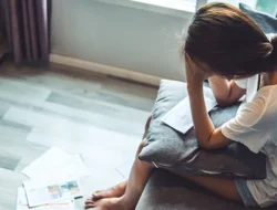 Merasa Tersesat di Usia 20-an? Kenali 6 Tanda Kamu Sedang Mengalami Quarter Life Crisis