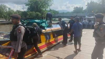"BMKG peringatkan cuaca ekstrem di Kayong Utara. Polsek Sukadana dan Dishub perketat cek pelampung speedboat dan imbau nelayan tunda layar jika gelombang tinggi."