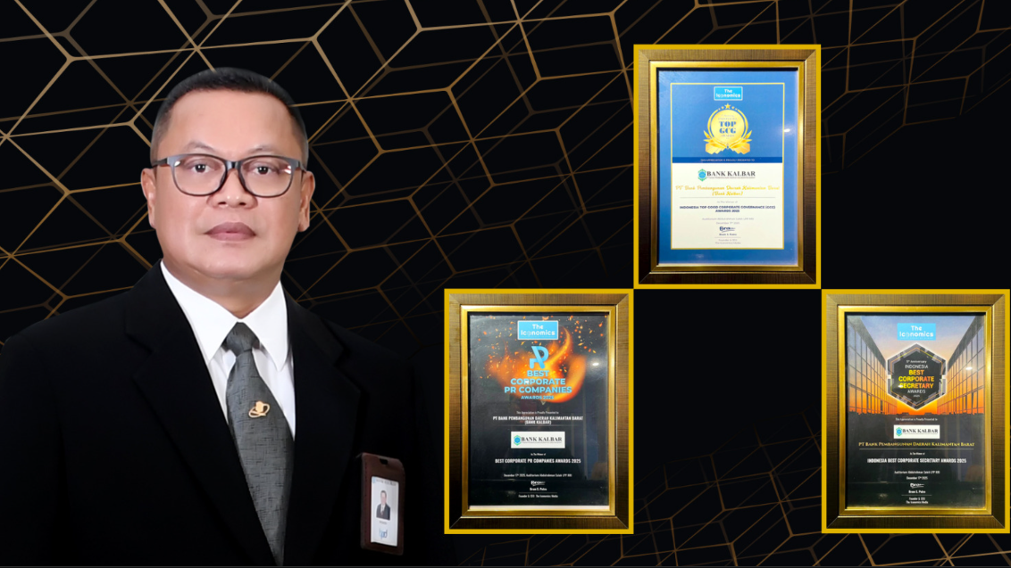 Direktur Utama Bank Kalbar, Rokidi, disandingkan dengan tiga penghargaan bergengsi yang diraih dalam ajang 5th Indonesia TOP GCG Awards 2025 di Jakarta, Selasa (17/12/2025). (Dok. HO/Faktakalbar.id)