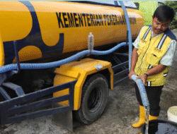 Pasokan Air Terganggu Akibat Bencana, Pemkab Padang Pariaman Gencarkan Distribusi Air Bersih
