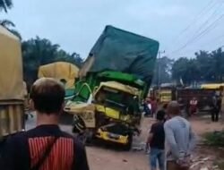Hantam Antrean BBM di AKR Layau, Tabrakan Beruntun 3 Truk Makan Korban Jiwa