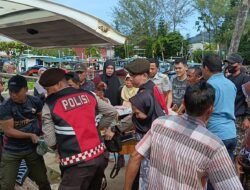 Arus Libur Nataru, Petugas Evakuasi Penumpang Sakit di Pelabuhan Sukadana