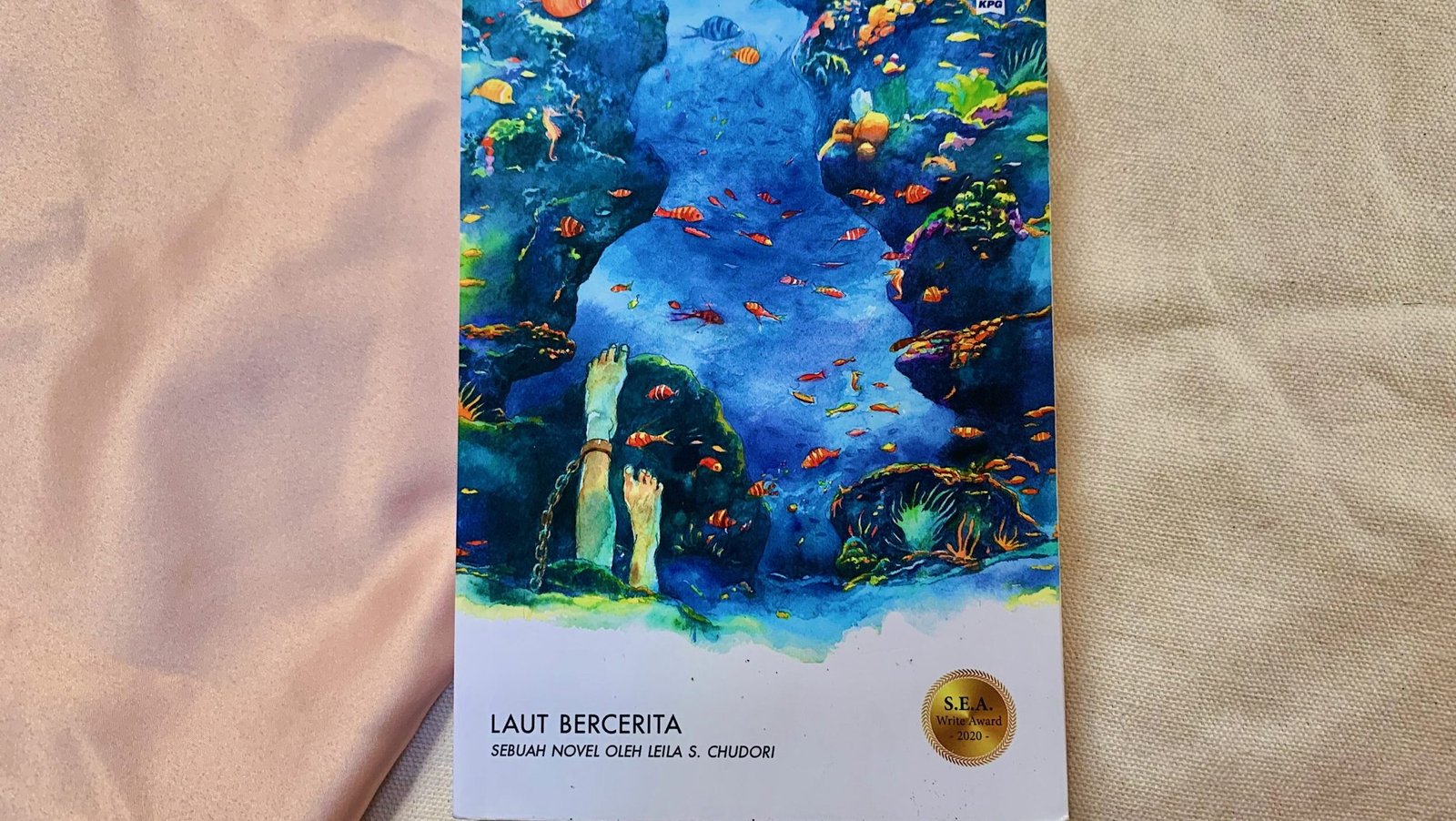 "Novel Laut Bercerita bukan sekadar fiksi sejarah. Simak 5 fakta di baliknya yang masih relevan dengan kondisi Indonesia kini, mulai dari impunitas hingga pembungkaman."