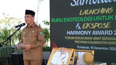 Gubernur Kalimantan Barat, Ria Norsan, saat memberikan sambutan dalam acara peluncuran Buku Ekoteologi dan Harmony Award 2025 FKUB Kalbar di Pontianak, Selasa (16/12/2025).